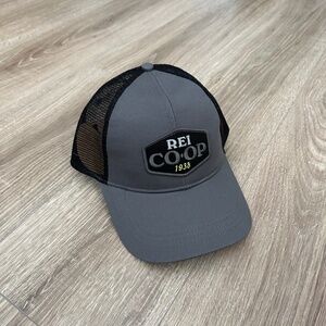 NWT REI Classic Trucker Hat